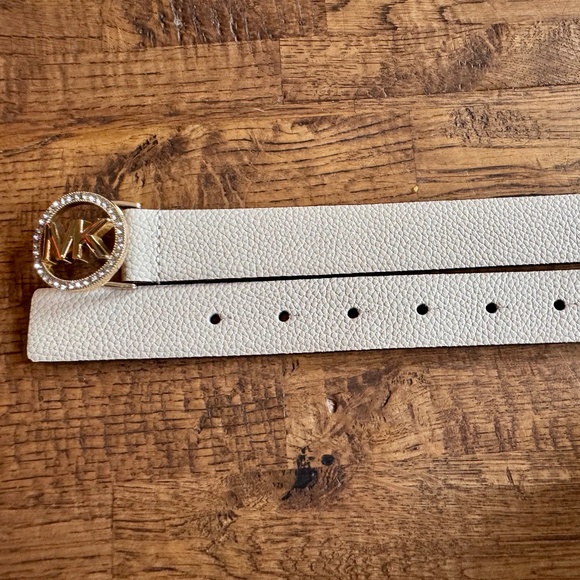 New Michael Kors White Pebbled Leather Belt Rhinestone Gold Circle Logo Size L - Picture 6 of 6
